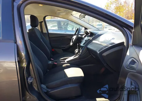 2015 Ford Focus S z USA, uszkodzony, nr VIN 1FADP3E28FL346027